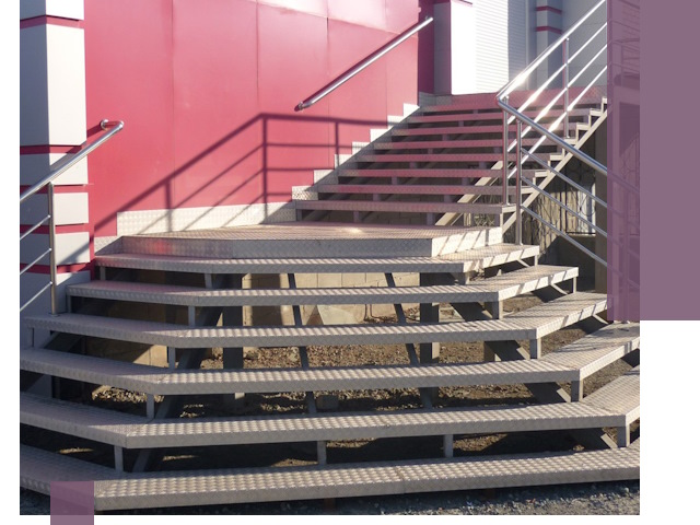 Лестницы для магазина в Элисте — изготовление и монтаж