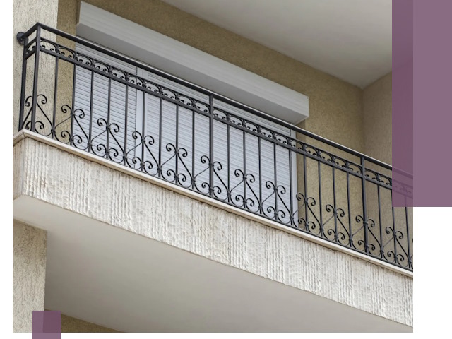 Балконные ограждения из металла и стекла в Элисте для домов