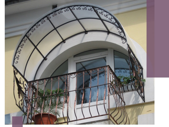 Козырьки над балконом в Элисте — изготовление и монтаж